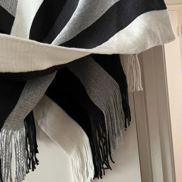 Two Piece PONCHO - Picture 5 of 14